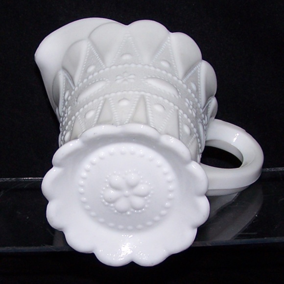 VTG Kemple "Lace and Dewdrop" Milk Glass Creamer - Picture 6 of 9